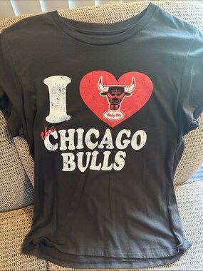 Old Navy Black Woman’s Chicago Bulls Heart Graphic Tee